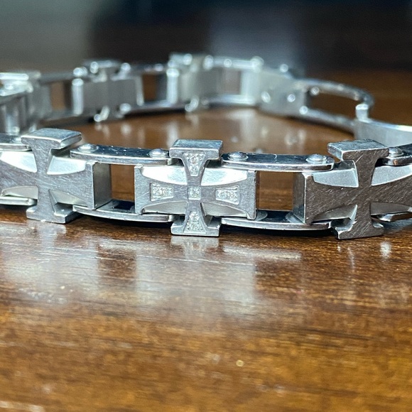 Simmons Jewelry Co Men’s Diamond Cross Bracelet - Picture 4 of 8